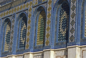 Details der Mosaikarbeiten an den Außenwänden des Doms der Felsentreppe in Jerusalem