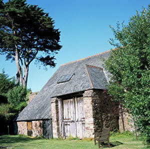 English Countryside Drucke: Tithe barn, Dunster, Somerset, England, United Kingdom, Europe