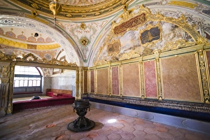 Topkapi Palace Architecture Drucke: Topkapi Palace decorated interior, UNESCO World Heritage Site, Istanbul, Turkey, Europe
