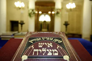 Vaucluse Department France Drucke: Torah in Avignon Synagogue, Avignon, Vaucluse, France, Europe