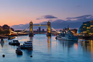 Drucke von Brückenturm und HMS Belfast am Sonnenaufgang in London (England), Vereinigtes Königreich (Europa) HMS Belfast Drucke: Brückenturm und HMS Belfast am Sonnenaufgang in London