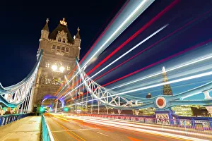 Tower Bridge At Night Drucke: Tower Bridge and light traffic trails