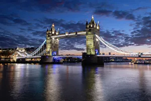 England Cityscape Photography Drucke: Tower Bridge and River Thames at daybreak, London, England, United Kingdom, Europe