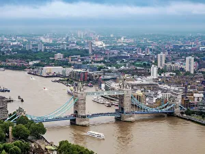 London River Thames Scene Drucke: Tower Bridge and River Thames, elevated view, London, England, United Kingdom, Europe