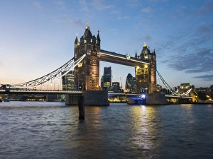 UK Travel Destination Images Drucke: Tower Bridge and River Thames at twilight, London, England, United Kingdom, Europe