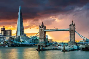 Brückenturm und Der Schatz am Sonnenuntergang in London (England), Vereinigtes Königreich (Europa)