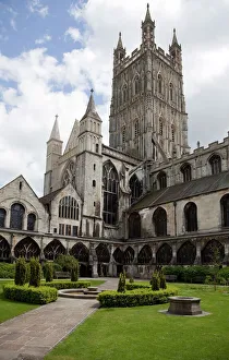Turm und Kloster der Kathedrale von Gloucester in Gloucester im Vereinigten Königreich Großbritannien