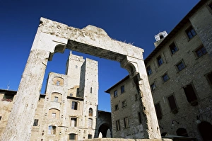 Tuscany Architecture Europe Drucke: Towers lining the Piazza della Cisterna