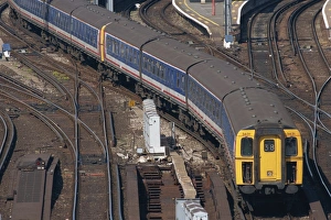 Bahnhof Waterloo Drucke: Zug verlässt Bahnhof Waterloo in London (England), Vereinigtes Königreich, Europa