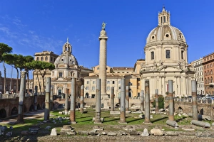 Trajans Säule und Forum sowie das Foro-Gebiet in Rom im Lazienischen Landkreis Italiens in Europa