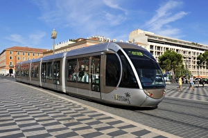 Colorful European Cities Drucke: Tram passing through Place Massena, Nice, Alpes Maritimes, Provence, Cote d Azur