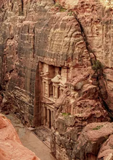 UNESCO Sites In The Middle East Drucke: The Treasury, Al-Khazneh, elevated view, Petra, UNESCO World Heritage Site, Ma an