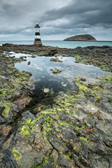 North Wales Landmarks Drucke: Trwyn Du Lighthouse, Penmon Point, Anglesey, Wales, United Kingdom, Europe