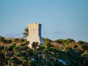 Tropical Coastal Scenery Drucke: Tulum Lighthouse at sunset, Tulum, Quintana Roo State, Mexico