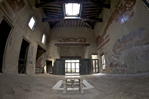 Drucke von Das Tuskanische Atrium mit Marmorimpluvium. Haus mit Holzbalken. Herculaneum ist ein Weltkulturerbe der UNESCO und liegt in Kampanien Italiens im europäischen Teil des Kontinents Verwandte Bilder Drucke: Toskanes Architrümmer mit Marmorimpluvium, Haus mit Holzpartition, Herculaneum