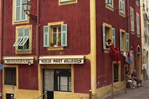Drucke von Charakteristische Architektur des alten Stadtteils in Nizza im Département Alpes-Maritimes der Region Provence in Frankreich und Europa Schön Drucke: Architektonische Merkmale der Altstadt von Nizza im Elsass-Maritz in Provenz Frankreich Europa