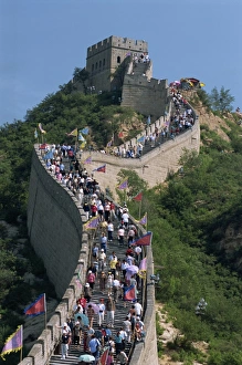 Beijing Attractions Drucke: Typical crowds at main visitor site, Great Wall (Changcheng), Badaling