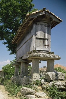 Spanish Rural Landscape Drucke: Typical grain store