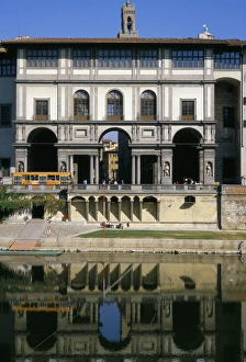 Arno River Florence Italy Drucke: The Uffizi reflected in the Arno river