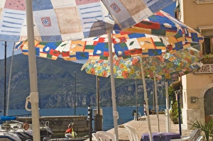 Veneto Italy Travel Drucke: Umbrellas at the cafe
