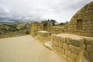 Temple Of The Sun Drucke: Upper level of the Temple of the Sun