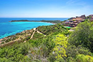 Blick von Capo Coda Cavallo aus erhöhter Position in Sardinien Italien Mittelmeer Europa