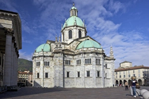 Lake Como Architecture Drucke: View of Cathedral in Como town centre, Lake Como, Lombardy, Italian Lakes, Italy, Europe