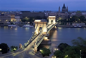 Chain Bridge Hungary Drucke: View over Chain Bridge and St