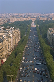 Champs Elysees Street Scene Drucke: View over the Champs Elysees from the Arc de Triomphe, Paris, France, Europe