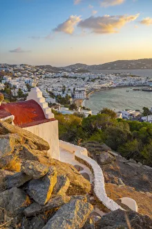 Cyclades Islands Landscape Drucke: View of chapel and town from elevated view point at sunset, Mykonos Town, Mykonos