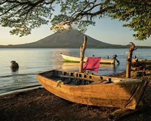 Central America Island Getaway Drucke: View of Concepcion Volcano at sunset