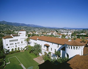 West Coast Travel Destinations Drucke: View over Courthouse towards the ocean