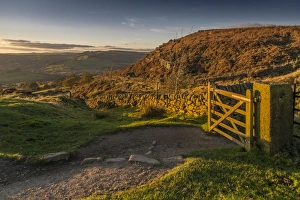 England Countryside Views Drucke: View of Curbar Edge from Baslow Edge, Baslow, Peak District National Park, Derbyshire