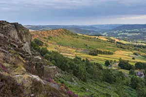 Peak District Scenery Drucke: View from Curbar Edge looking towards Baslow Edge, Curbar Gap, Dark Peak