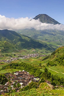 Asia Travel Destination Images Drucke: View over the Dieng Plateau, Java, Indonesia, Southeast Asia, Asia