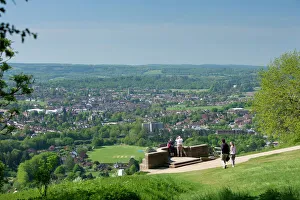 Blick auf Dorking vom Box-Hill-Blickpunkt im Surrey-Hügelland Nord-Downs in Sürrée