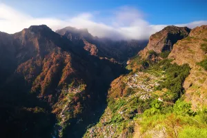 Mountain Landscape Photography Drucke: View from Eira do Serrado shows mountains