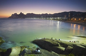 Ipanema Beach Sunset Drucke: View of Ipanema beach at sunset from Ponta do Arpoador
