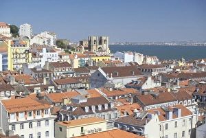 Contemporary Travel Destinations Drucke: View of Lisbon old centre