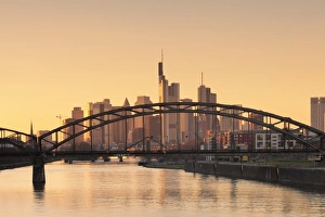 Financial District Europe Drucke: View over Main River to the financial district, skyline of Frankfurt, Hesse, Germany