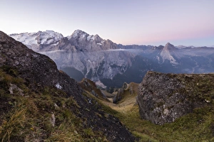 Italian Mountain Ranges Drucke: View of the Marmolada mountain range at dawn, Cima Belvedere, Canazei, Val di Fassa