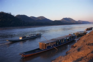 Mekong River Sunset Drucke: View of Mekong River at sunset