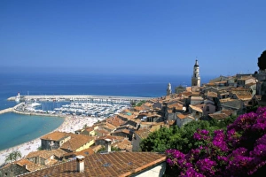 Provence Europe Travel Drucke: View across old town rooftops to harbour, Menton, Alpes-Maritimes, Cote d Azur