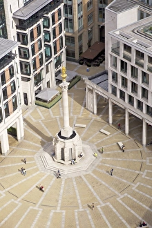 England Travel Destination Images Drucke: View of Paternoster Square and Column