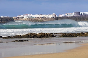 Blurred Motion On The Shore Drucke: View from Playa del Castillo to El Cotillo