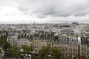 Rainy Day Photography Drucke: View from the Pompidou Centre on a rainy day, Paris, France, Europe