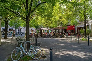 Germany Travel Images Drucke: View of restaurant on the tree lined Kurfurstendam in Berlin, Germany, Europe