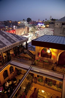 Travel Destination Photography Drucke: View over rooftops at dusk, Marrakesh, Morocco, North Africa, Africa