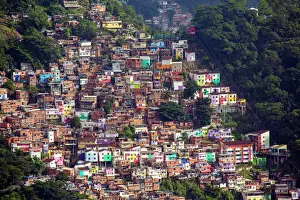Drucke von Blick auf die Favela von Santa Marta zeigend den Funicularbahnwagen in Rio de Janeiro im brasilianischen Südamerika Brasilien Drucke: Blick auf die Favela von Santa Marta mit dem Funicularbahnwagen in Rio de Janeiro