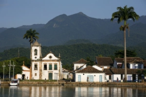 Blick über die Kirche von Santa Rita in Parati im Bundesstaat Rio de Janeiro in Brasilien Südamerika